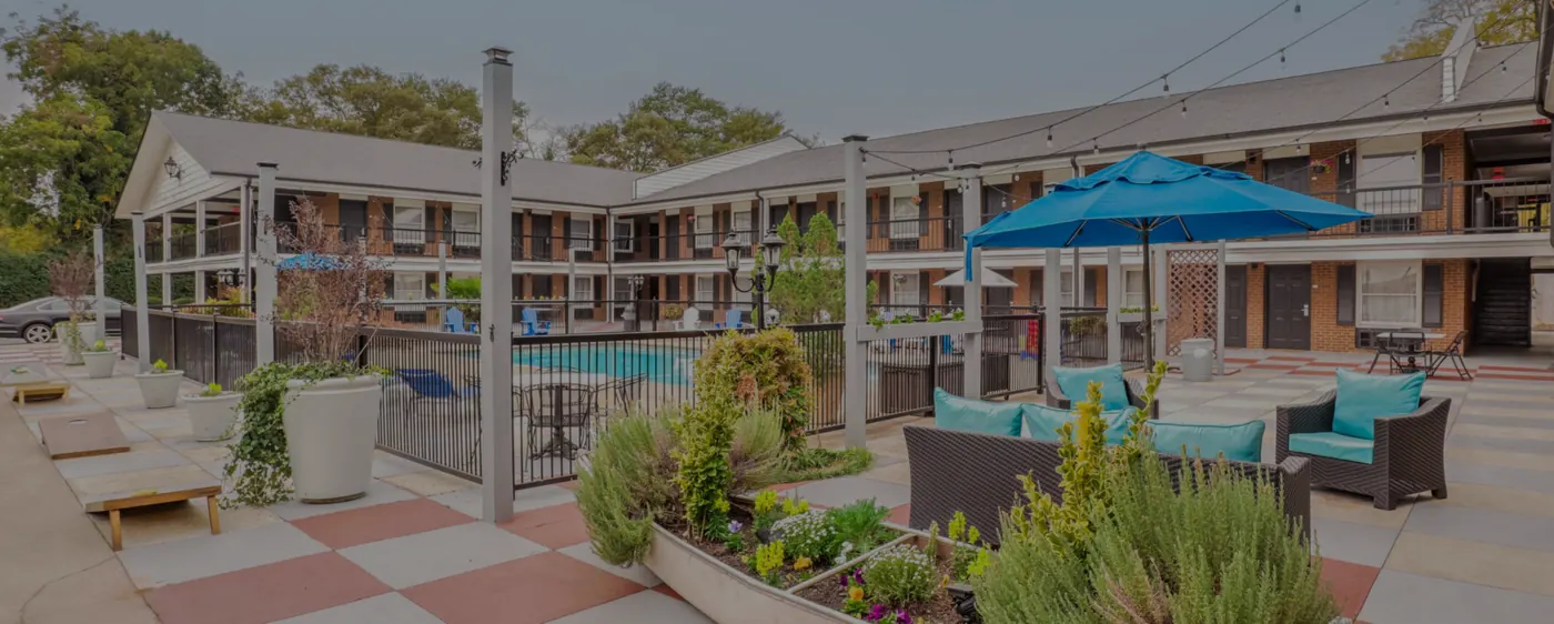 The Guest Lodge courtyard patio